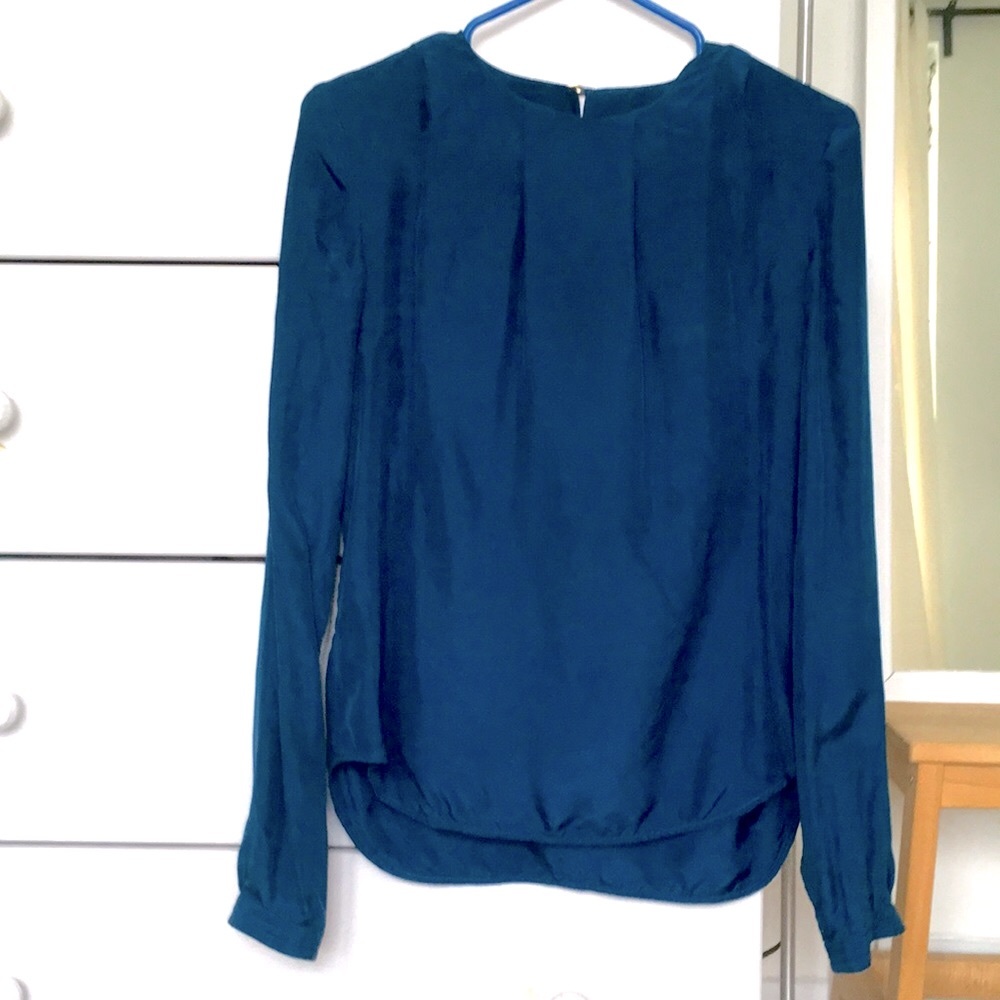 🐧 100% Silk Penguin Blouse with lovely details 🐧